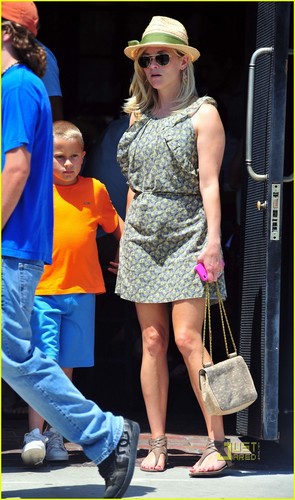  Reese Witherspoon: Lunch with Deacon & Jim!