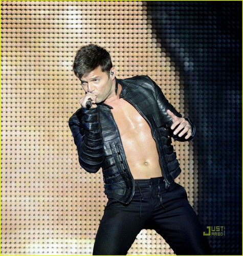  Ricky Martin Bares Chest at concerto