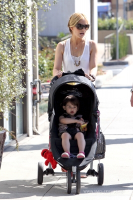  Sarah and charlotte - Out in Brentwood, California
