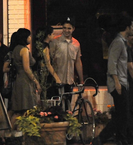  *NEW* Pics Of Robert Pattinson At The "Cosmopolis" emballage, wrap Party Last Night