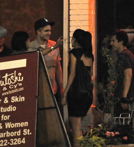  *NEW* Pics Of Robert Pattinson At The "Cosmopolis" inpakken, wrap Party Last Night