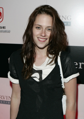 Раздетая Kristen Stewart улыбается (картинки)