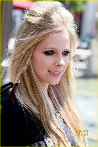  Avril Lavigne: Abbey Dawn Giappone Tee!