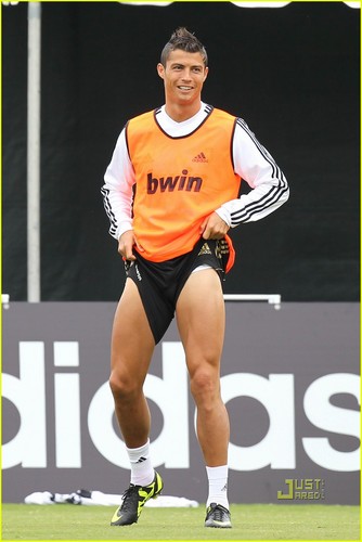  Cristiano Ronaldo: Pulling Up Shorts at Practice