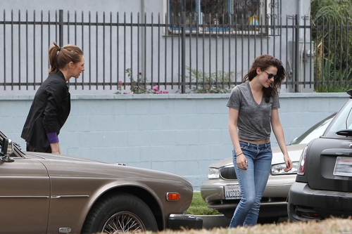  Kristen Stewart Gets Into a Fender Bender in Hollywood. [July 14]