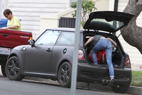  Kristen Stewart in a minor vehicle accident