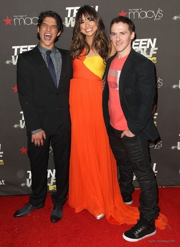 MTV's Teen serigala Series Premiere Red Carpet - 25.05.11