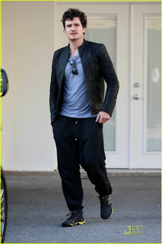  Orlando Bloom leaves the Fitness Studios after a workout session on Wednesday (July 13)