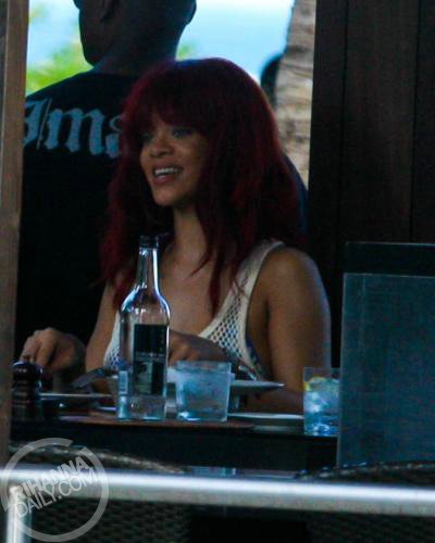  Rihanna - At the Setai Hotel in Miami beach, pwani - July 13, 2011