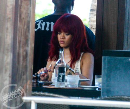  Rihanna - At the Setai Hotel in Miami ساحل سمندر, بیچ - July 13, 2011