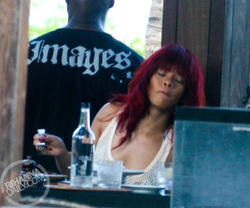  রিহানা - At the Setai Hotel in Miami সৈকত - July 13, 2011
