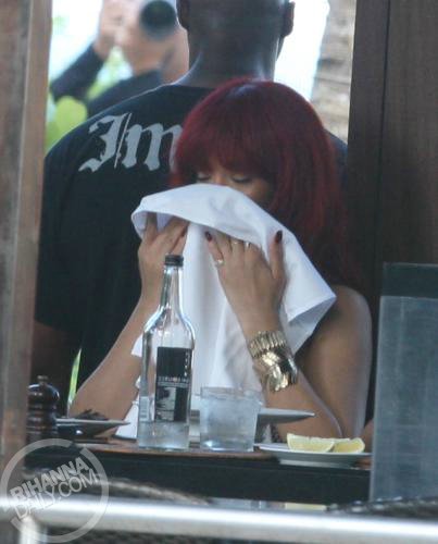  Rihanna - At the Setai Hotel in Miami ساحل سمندر, بیچ - July 13, 2011