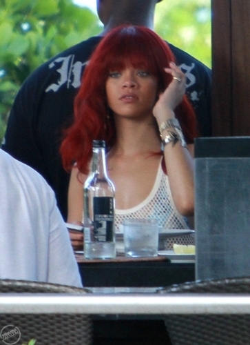  Rihanna - At the Setai Hotel in Miami strand - July 13, 2011