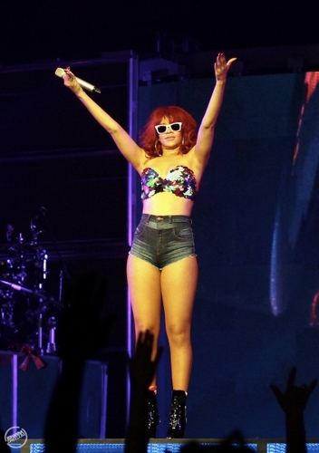 Rihanna - Loud Tour (2011)  Sunrise, FL - July 14, 2011