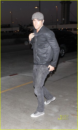  Ryan Reynolds: LAX Landing