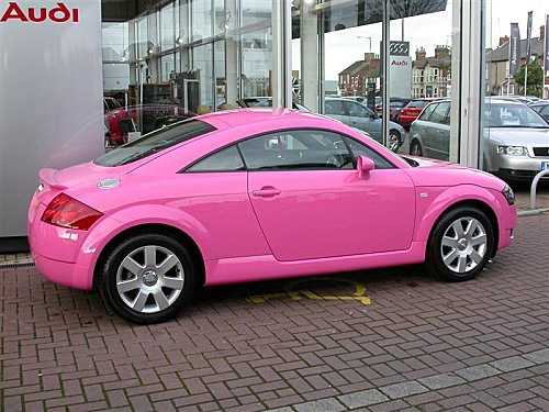  Audi TT- merah jambu