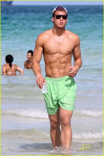  Blake Griffin: Shirtless Sun Time in Miami!