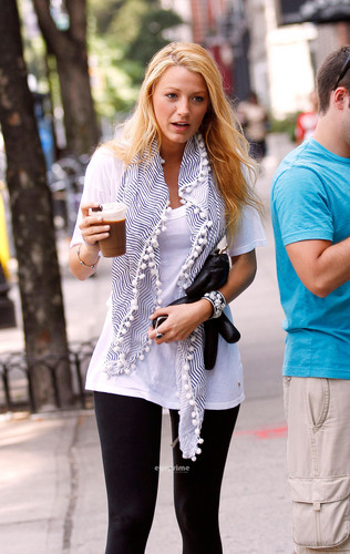  Blake Lively is back to work and prepping for a new season of Gossip Girl