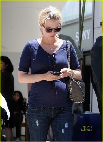  January Jones: Lunch tanggal with a Friend