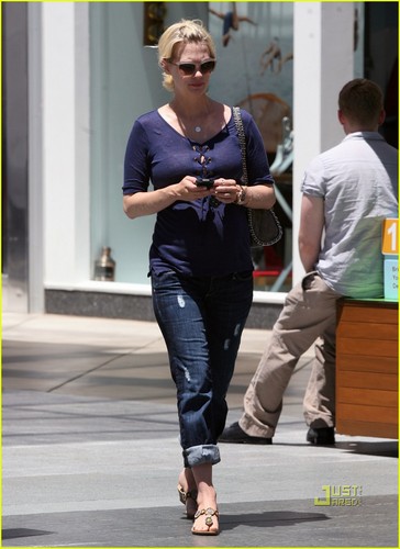  January Jones: Lunch تاریخ with a Friend