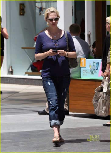 January Jones: Lunch Date with a Friend