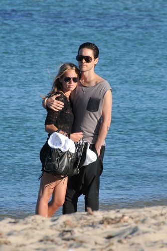  Jared Takes A Stroll At The সৈকত In St. Tropez With His Ladyfriend (July 18)