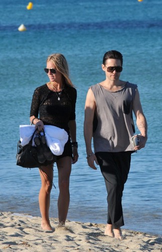  Jared Takes A Stroll At The beach, pwani In St. Tropez With His Ladyfriend (July 18)
