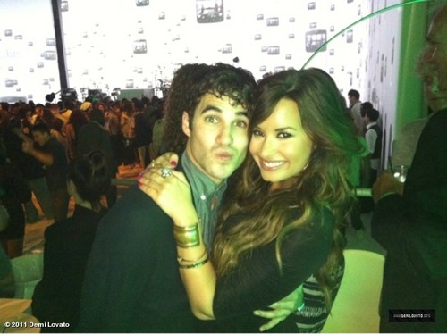  New Demi Lovato with Darren Criss picha at HTC Event