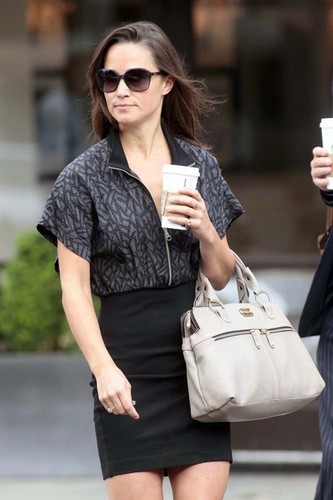  Pippa Middleton Out in ロンドン