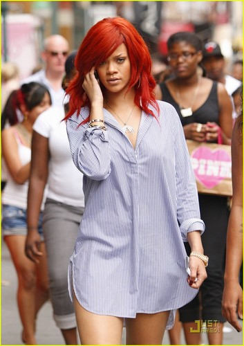  Rihanna: Personalized RiRi Pillowcases!