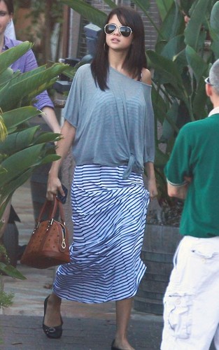  Selena - Having Breakfast In Malibu - July 19, 2011