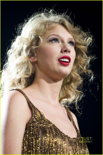 Taylor Swift Rocks Her Concert Balcony - Literally