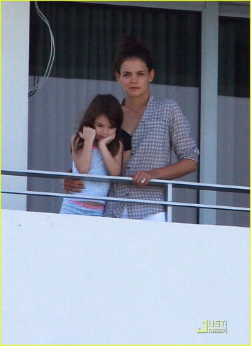 Tom Cruise: Pool Day with Suri!