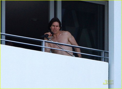  Tom Cruise: Pool día with Suri!