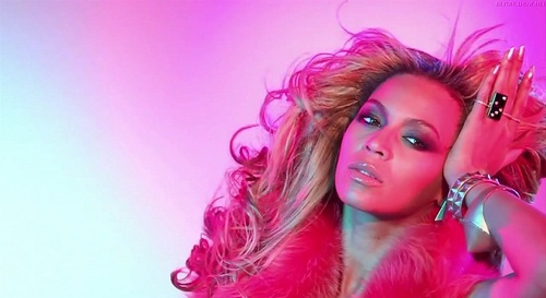 Beyonce - Backstage Photoshoot Complex - July 2011