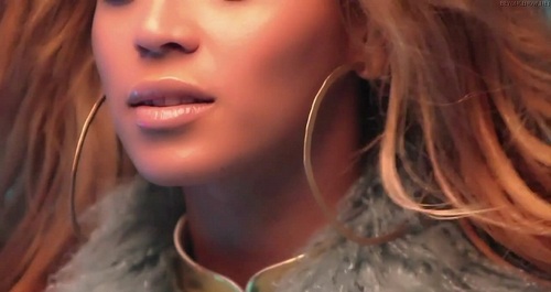  Beyoncé - Backstage Photoshoot Complex - July 2011