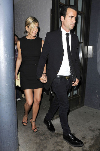  Jennifer Anniston and Justin Theroux spotted leaving Shoreditch House in লন্ডন