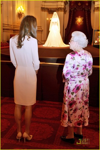  Kate's Wedding Dress Displayed at Buckingham Palace