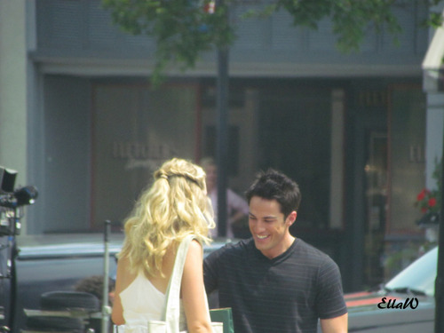  और बी टी एस चित्रो of Candice and her TVD cast mates filming season 3!