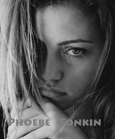  Phoebe Tonkin
