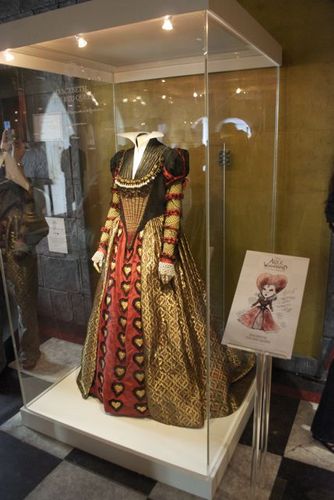 Red Queen Outfit