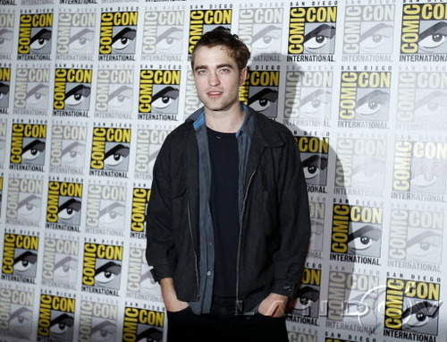  Rob at the Breaking Dawn Press Conference – Comic Con 2011