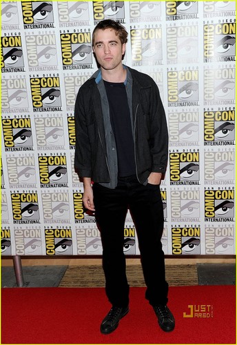  Robert Pattinson & Kristen Stewart: Breaking Dawn at Comic-Con!