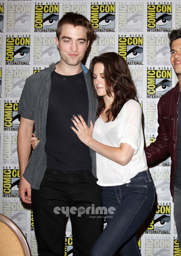  Summit Entertainment Presents "The Twilight Saga: Breaking Dawn - Part 1" Supporting Cast Comic-Con