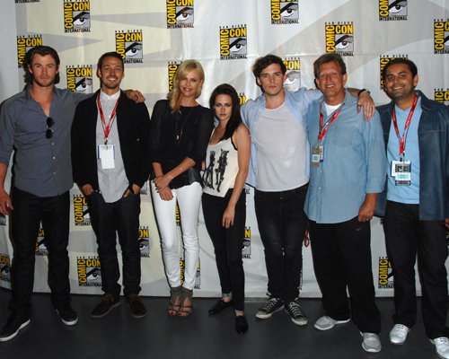  "Snow White and the Huntsmen" Comic-Con panel (July 23) along with the debut character shots!
