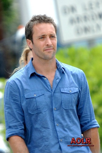  Alex O'Loughlin and Lauren German filming a scene for episode 2.02 of Hawaii Five-0