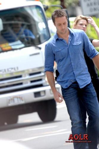Alex O'Loughlin and Lauren German filming a scene for episode 2.02 of Hawaii Five-0