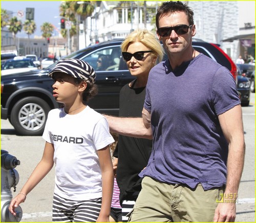  Hugh Jackman & Family: Tag Out in Beverly Hills!