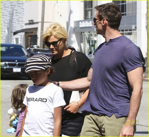  Hugh Jackman & Family: 일 Out in Beverly Hills!