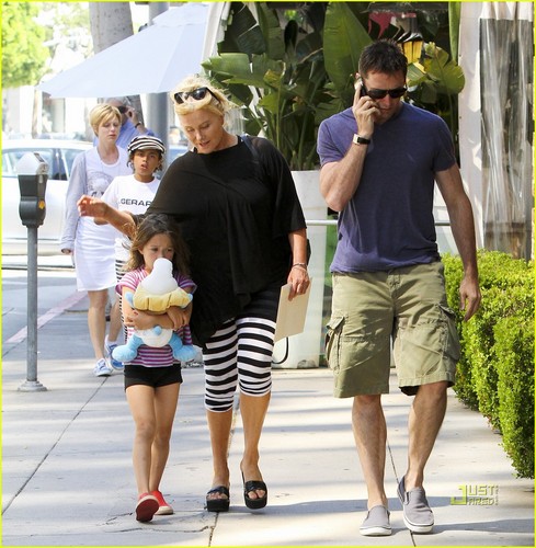  Hugh Jackman & Family: день Out in Beverly Hills!